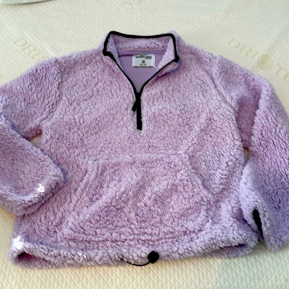 Fuzzy quarter zip that looks like new!